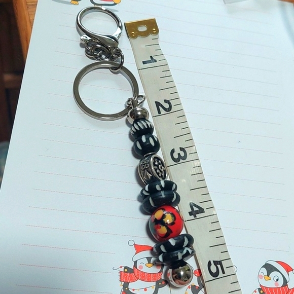 Keychain Carved Bone Beads Black and White .Handcrafted. - Picture 5 of 6